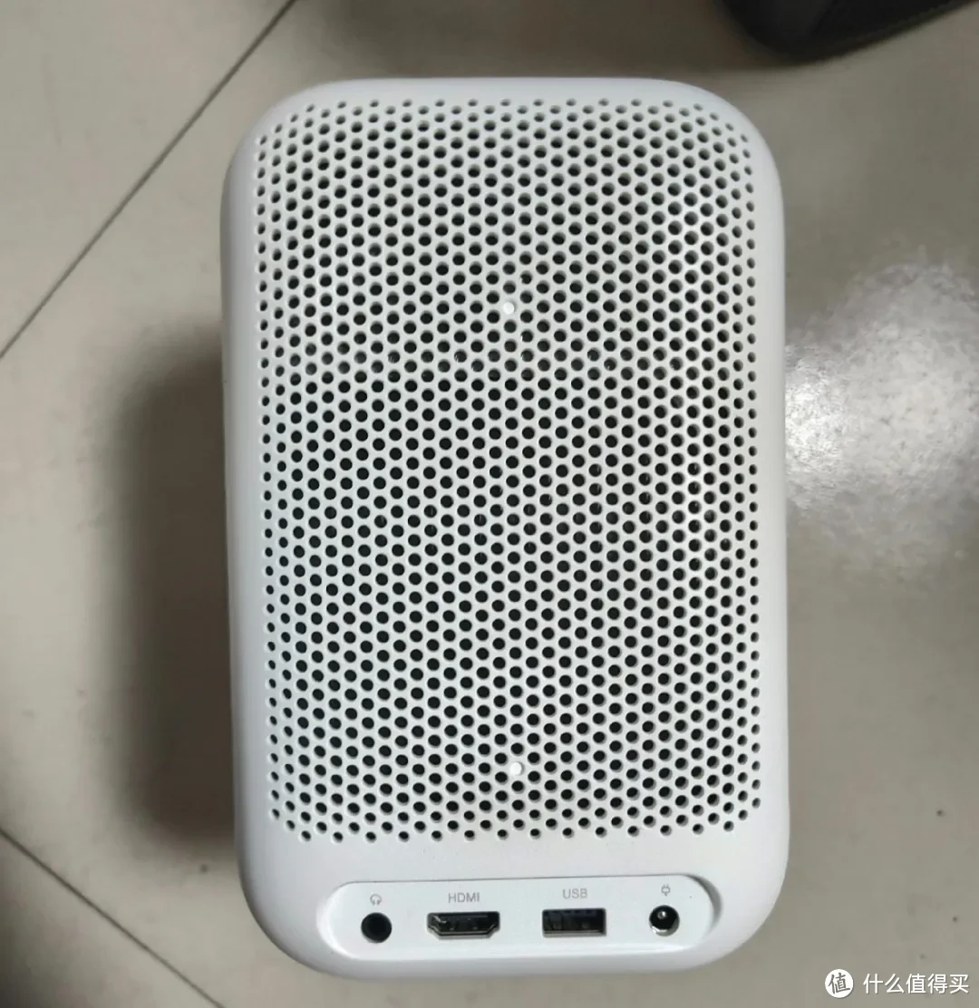 499元的小明Q1 Pro投影仪,亮度大幅升级,支持自动对焦