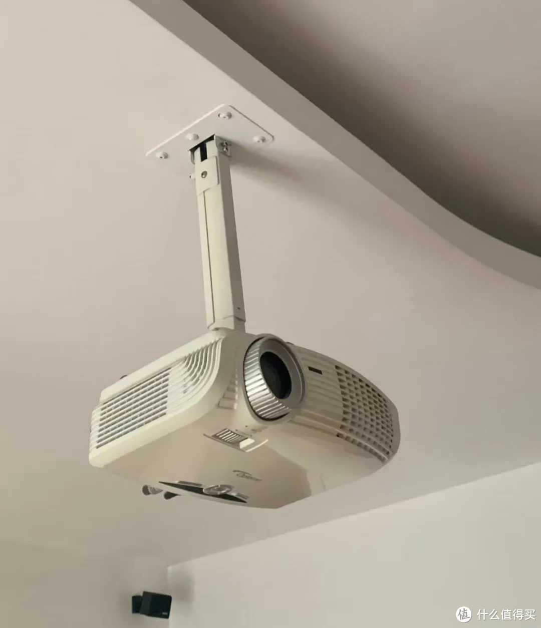 599元的1080P吊装投影仪,轻松平替120英寸大电视?