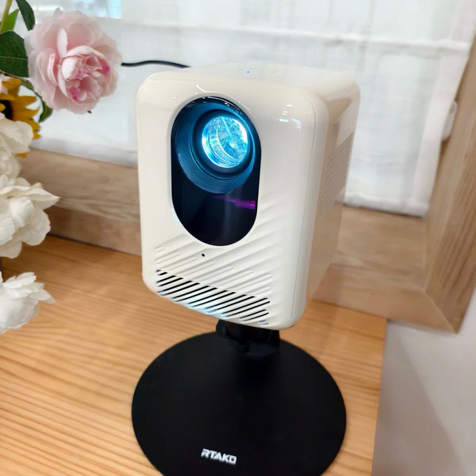 这个投影仪,个头不大,能量巨大!