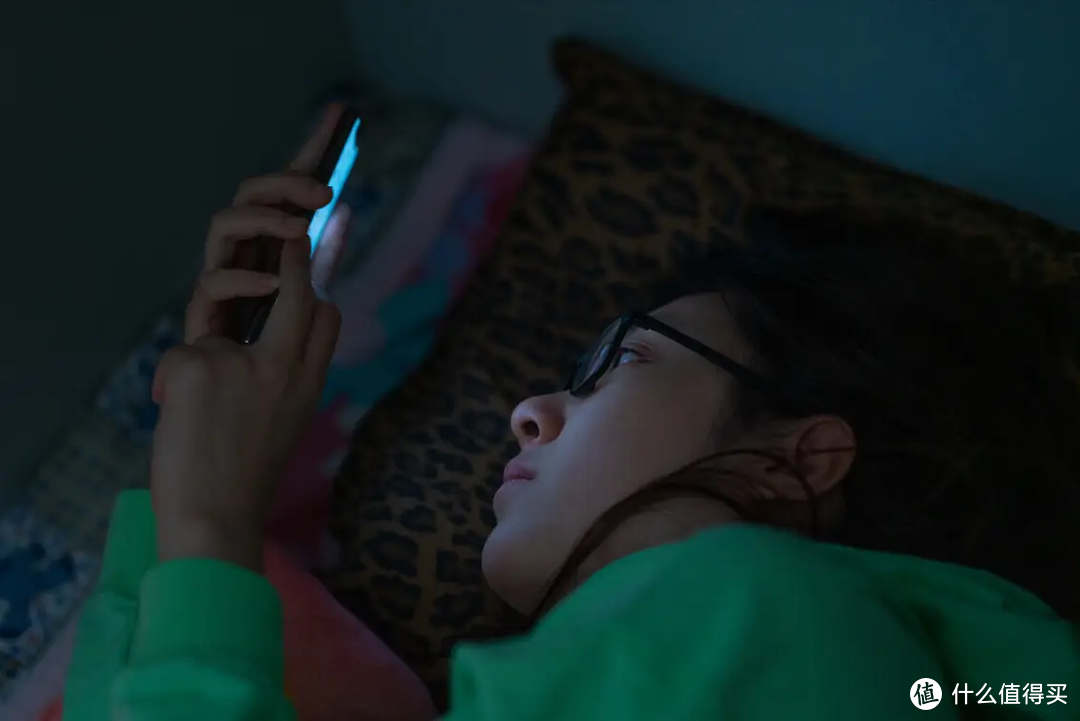 小卧室想100寸爽玩黑悟空？哈趣Q1投影仪变身大屏快乐神器